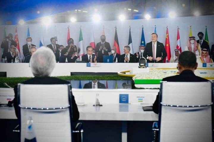 Penyerahan presidensi tersebut dilakukan pada sesi penutupan KTT G20 Roma yang berlangsung di La Nuvola, Roma, Italia, pada Minggu, 31 Oktober 2021.