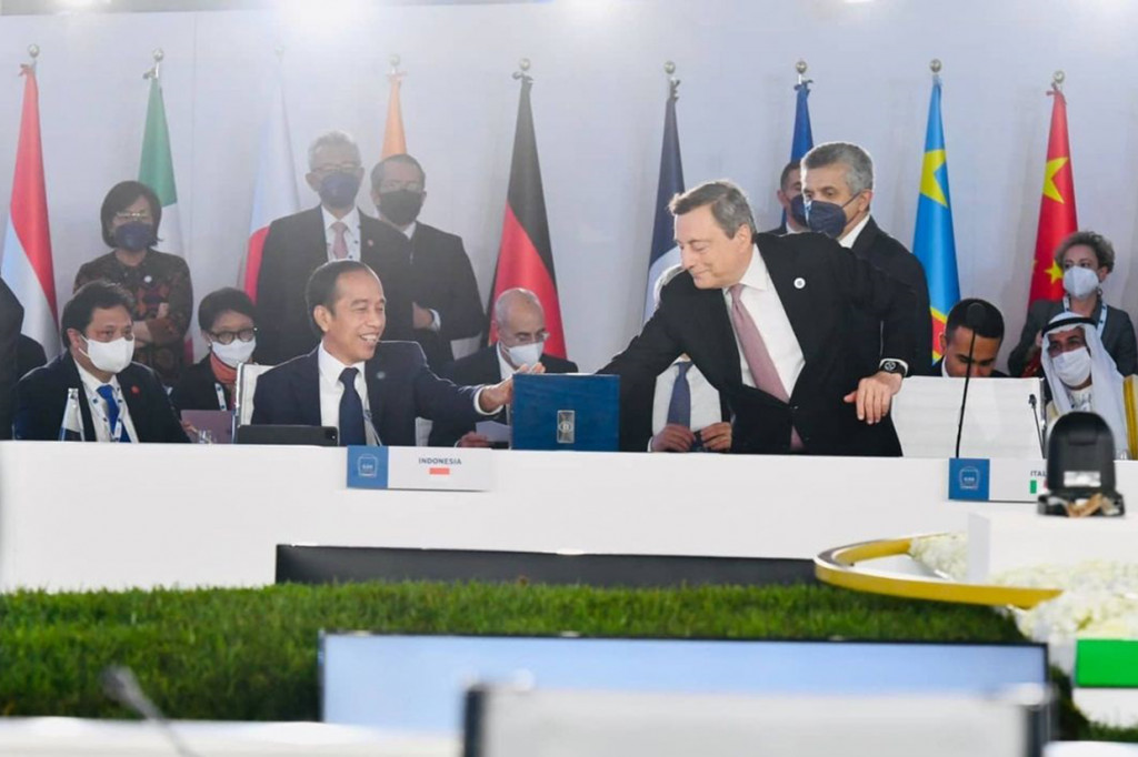 Presiden Jokowi menjelaskan bahwa presidensi G20 Indonesia akan mendorong upaya bersama untuk pemulihan ekonomi dunia dengan tema besar “Recover Together, Recover Stronger”. Pertumbuhan yang inklusif, people-centered, serta ramah lingkungan dan berkelanjutan, menjadi komitmen utama kepemimpinan Indonesia di G20.