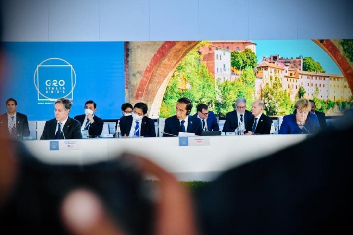 Dalam KTT Rantai Pasok Global di La Nuvola, Roma, Italia, Minggu, 31 Oktober 2021, Presiden Joko Widodo (Jokowi) mengajak para pemimpin negara di G-20 untuk mewujudkan ekosistem rantai pasok global yang tangguh. 