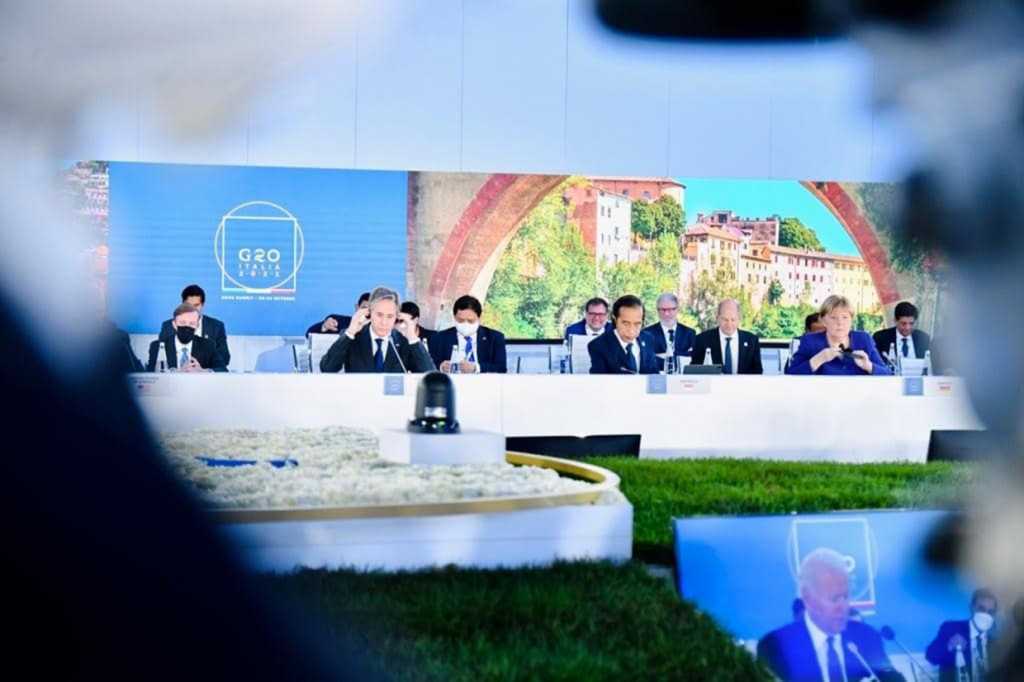 Sebab, lanjut Jokowi, pemulihan ekonomi global yang perlahan bangkit, masih sangat rapuh. Disrupsi rantai pasok global dapat menghambat terwujudnya pemulihan yang kuat dan inklusif.