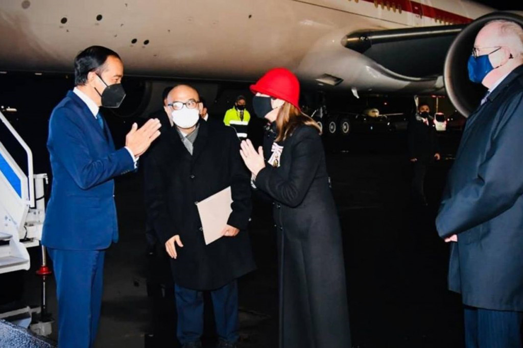 Kehadiran Presiden Jokowi di Glasgow ini utamanya untuk menghadiri KTT Pemimpin Dunia COP26 yang berlangsung pada tanggal 1-2 November 2021. KTT yang dipimpin oleh Perdana Menteri Inggris, Boris Johnson tersebut akan dihadiri oleh 121 kepala negara dan kepala pemerintahan.