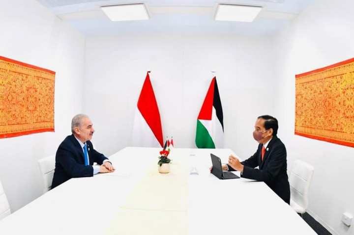 Presiden Jokowi menyampaikan sejumlah hal yang menjadi perhatian Indonesia terkait Palestina. Pertama, Indonesia sangat prihatin dan mengecam berbagai pelanggaran yang terus dilakukan Israel. Oleh karena itu, Indonesia mengusulkan pembentukan misi internasional sebagai mata dan telinga bagi dunia atas berbagai insiden yang terjadi di Jerusalem.
