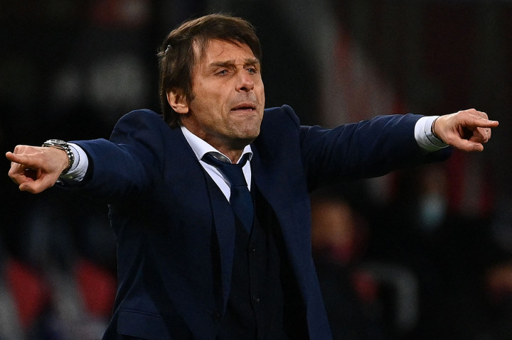 Antonio Conte menjadi kandidat kuat sejak Nuno Santo dipecat. Direktur Olahraga Tottenham Hotspur, Fabio Paratici memegang peranan penting karena keduanya pernah bersama-sama di Juventus.