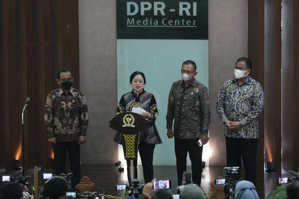 Ketua DPR Puan Maharani mengatakan bahwa DPR telah menerima surat presiden (surpres) dari Presiden Jokowi. Surat surpres tersebut diserahkan langsung oleh Menteri Sekretaris Negara (Mensesneg) Pratikno.