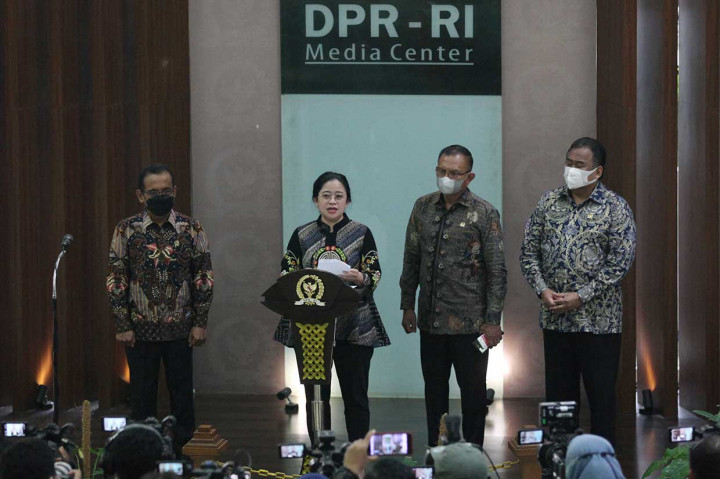 Ketua DPR Puan Maharani mengatakan bahwa DPR telah menerima surat presiden (surpres) dari Presiden Jokowi. Surat surpres tersebut diserahkan langsung oleh Menteri Sekretaris Negara (Mensesneg) Pratikno.