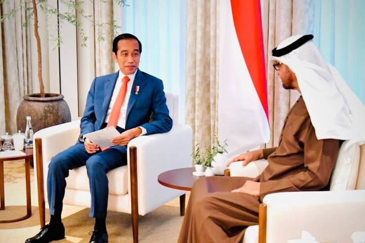 Presiden Joko Widodo tiba di Istana Al-Shatie, Abu Dhabi Persatuan Emirat Arab (PEA), Rabu, 3 November 2021.