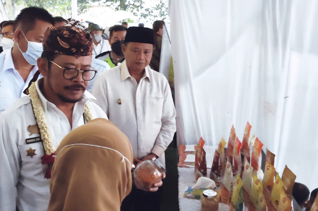 Pemerintah mendorong masyarakat adat menjadi motor pertanian. 