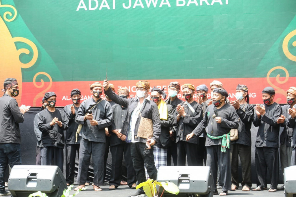 Selain karena memiliki kedekatan dengan alam dan kebiasaan bertani, mereka pun diyakini menjadi salah satu unsur yang berkomitmen untuk menjaga keaslian alam khususnya terkait potensi pangan yang dihasilkan.