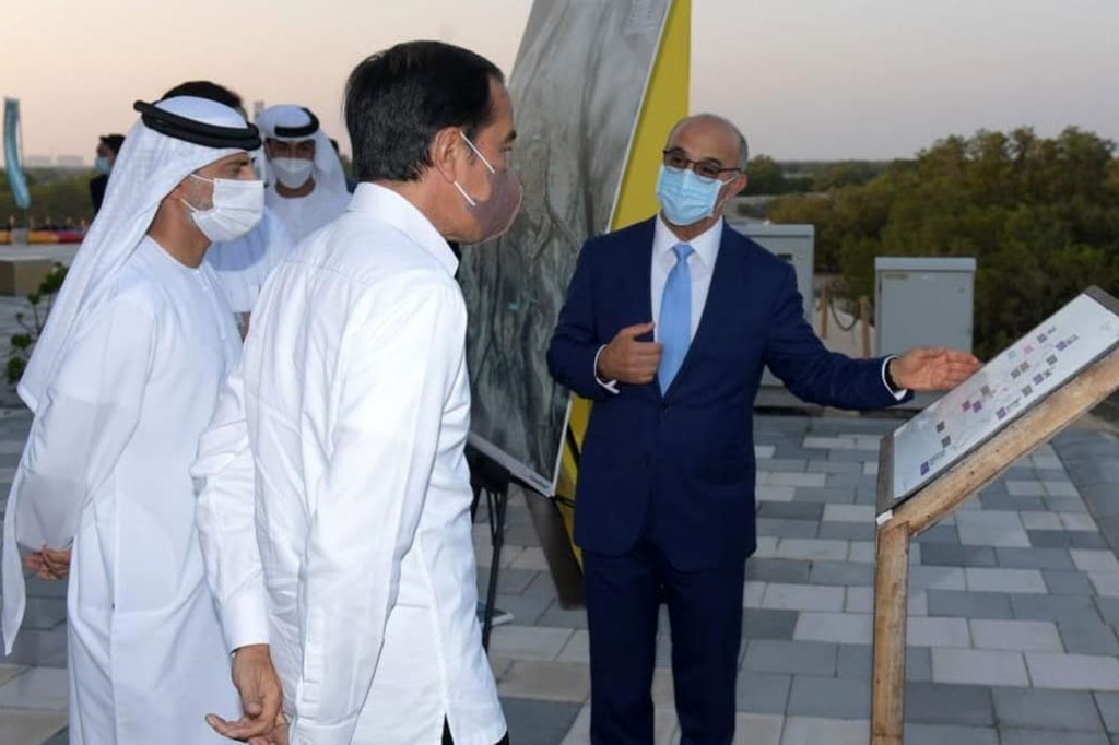Tiba di Jubail Mangrove Park sekitar pukul 17.15 waktu setempat, Presiden Jokowi disambut  Menteri Energi dan Infrastruktur PEA Suhail Al Mazrouei dan Direktur Utama Jubail Island Investment Company Mounir Haidar.