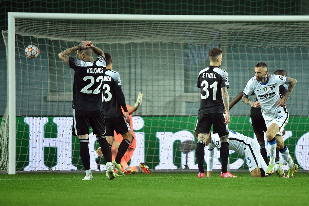 Selepas jeda, Inter tidak mengendurkan serangan dengan berusaha memecahkan kebuntuan.  Usaha Inter akhirnya berbuah gol pada menit ke-54. Menerima umpan Vidal, Marcelo Brozovic menggocek bola sebelum melepaskan tendangan yang menaklukkan kiper Sheriff Giorgos Athanasiadis. Kedudukan berubah 1-0.