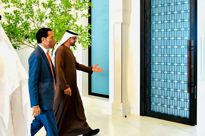 Presiden Joko Widodo melakukan pertemuan bilateral dengan Putra Mahkota Abu Dhabi Sheikh Mohammed Bin Zayed Al Nahyan (MBZ) yang digelar di Istana Al-Shatie, Abu Dhabi, Persatuan Emirat Arab, Rabu, 3 November 2021 waktu setepat.