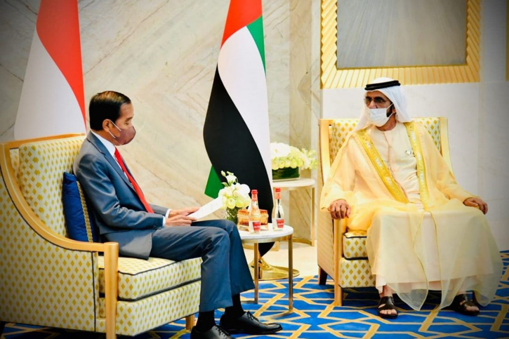 Presiden Joko Widodo bertemu dengan Perdana Menteri (PEA) dan Ruler atau Emir Dubai PEA Sheikh Mohammed Bin Rashid Al Maktoum (MBR) di hari terakhir kunjungan kerjanya di Uni Emirat Arab (UEA), Kamis, 4 November 2021. 