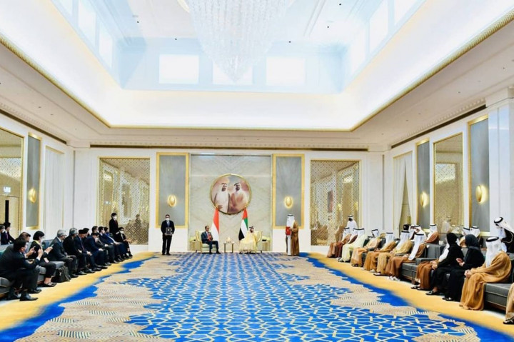 Berdasarkan keterangan tertulis dari Biro Pers, Media, dan Informasi Sekretariat Presiden, setiba di Dubai Exhibition Center, Presiden Jokowi didampingi Menteri Koordinator Bidang Perekonomian Airlangga Hartarto, Menteri Koordinator Bidang Kemaritiman dan Investasi Luhut Binsar Pandjaitan, Menteri Luar Negeri Retno Marsudi, Menteri BUMN Erick Thohir, Menteri Perdagangan Muhammad Lutfi, Sekretaris Kabinet Pramono Anung, dan Duta Besar Republik Indonesia untuk PEA Husin Bagis menuju Lobby Leadership Pavilion.