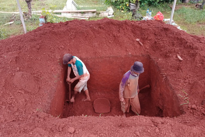 Diinformasikan bahwa jenazah Vanessa dan Bibi akan dimakamkan satu liang lahat dengan posisi berjajar agar tetap berdampingan.