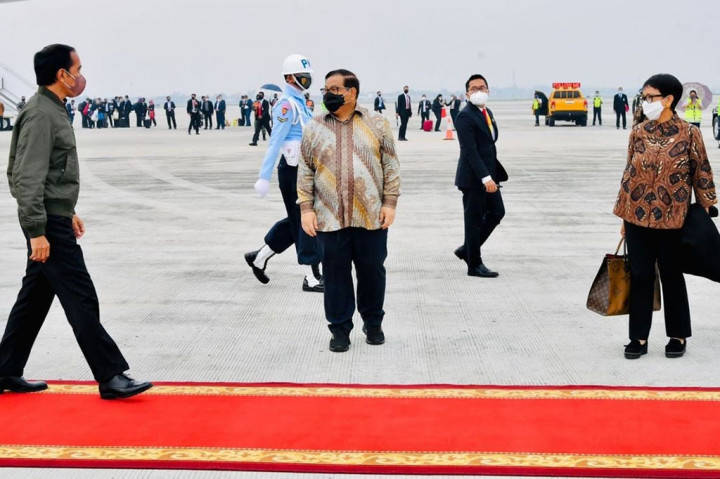 Kepulangan Presiden Jokowi ke Tanah Air dilakukan tanpa penyambutan dari pejabat sebagai bagian dari ketaatan menjalankan protokol kesehatan setelah pulang dari luar negeri.