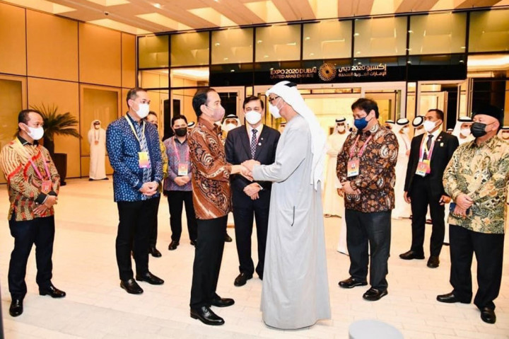 Mobil yang ditumpangi Presiden pun melaju perlahan menuju bandara, mengantarkan Kepala Negara untuk pulang ke Indonesia. 