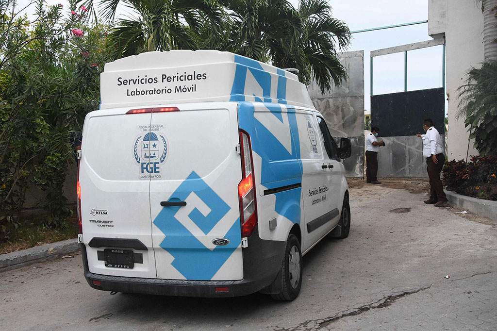 Penembakan yang melibatkan geng-geng saingan di pantai dekat resor Cancun di Karibia, Meksiko, Kamis, 4 November 2021 waktu setempat, mengakibatkan dua tersangka pengedar narkoba meninggal. Peristiwa tersebut memicu kepanikan di kalangan turis asing.