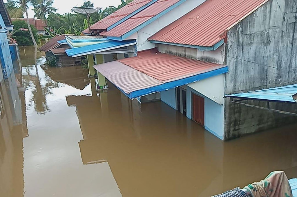 Badan Penanggulangan Bencana Daerah (BPBD) Kabupaten Sintang masih berupaya melakukan pendataan di lapangan terkait korban meninggal dunia maupun luka-luka lainnya.