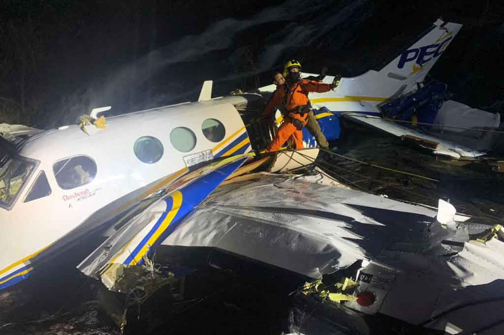 Mendonça sedang bepergian dengan pesawat kecil ke negara bagian Minas Gerais untuk pertunjukan akhir pekan ini ketika pesawat yang dia tumpangi jatuh.