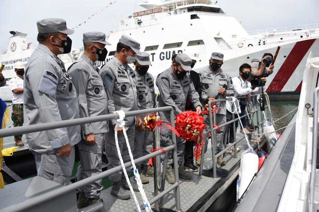 Peresmian HSC 32-02 ditandai dengan penekanan sirene dan pengguntingan pita yang dipimpin langsung Laksdya TNI Aan Kurnia di Dermaga PT Palindo Marine Shipyard, Batam.