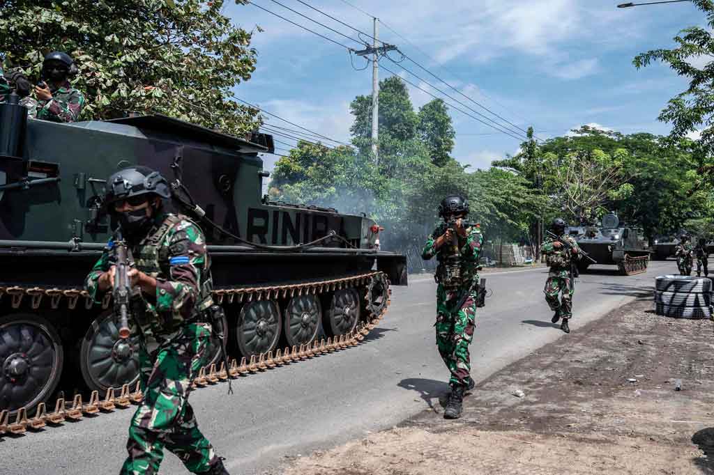 Korps Marinir TNI AL melaksanakan latihan operasi pertempuran kota Tahun 2021 di Gedung Mal Pelayanan Publik (MPP) Jalan Lingkar Timur, Sidoarjo, Jawa Timur, Sabtu, 6 November 2021.