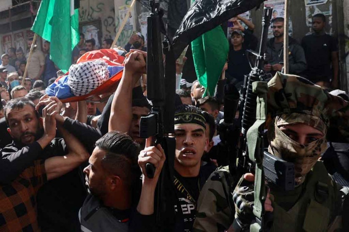 Perdana Menteri Palestina Mohammad Shtayyeh mengutuk keras penembakan fatal terhadap Mohammad Daadas, dan menggambarkan insiden itu sebagai terorisme negara terorganisir.