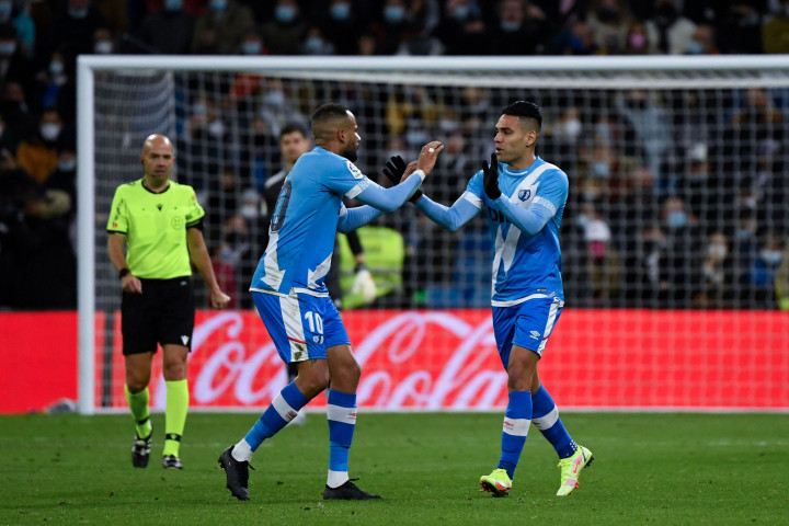 Rayo sempat memperkecil ketertinggalan lewat gol Radamel Falcao. Meski beberapa kali mengancam gawang Madrid, Rayo tak mampu menambah gol.