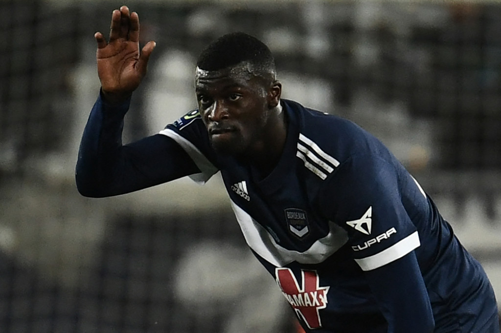 M'Baye Niang melakukan selebrasi usai mencetak gol ke gawang Paris Saint-Germain dalam matchday ke-13 Liga Prancis 2021/2022. 