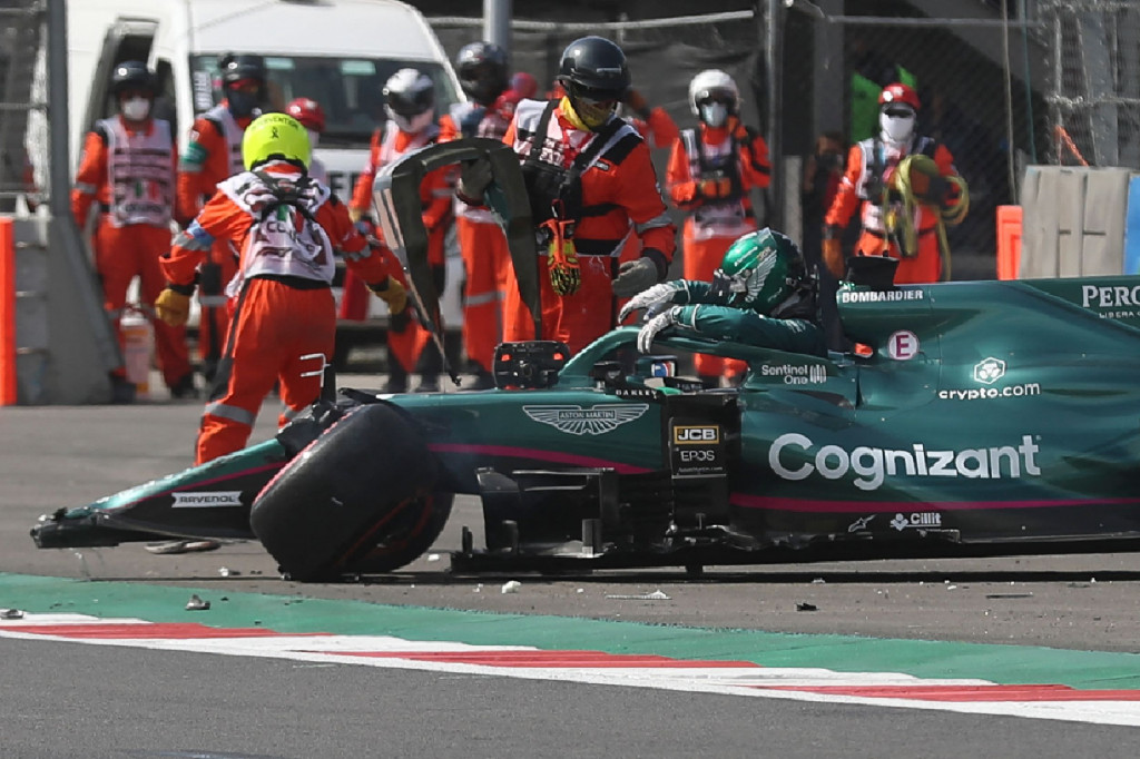 Kualifikasi sempat diwarnai insiden kecelakaan yang dialami pebalap Aston Martin, Lance Stroll.