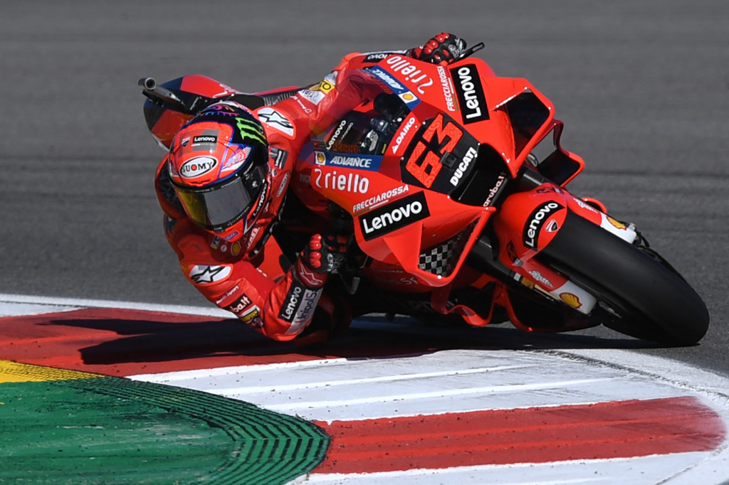Bagnaia menjadi yang pertama setelah menyelesaikan 23 lap. Dia menang dengan nyaman, selalu di depan sejak start, menyelesaikan balapan dengan catatan waktu 38 menit 17,720 detik.