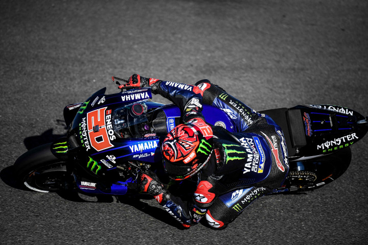 Adapun Fabio Quartararo selaku juara dunia musim 2021, gagal menyelesaikan balapan untuk kali pertamanya di musim ini. Quartararo terjatuh kala balapan tinggal menyisakan lima lap. 