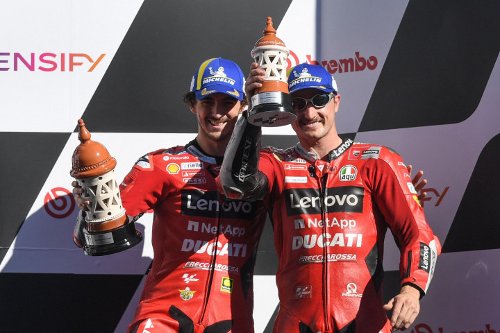 Dia mengukuhkan diri menjari runner-up di klasemen MotoGP 2021. 