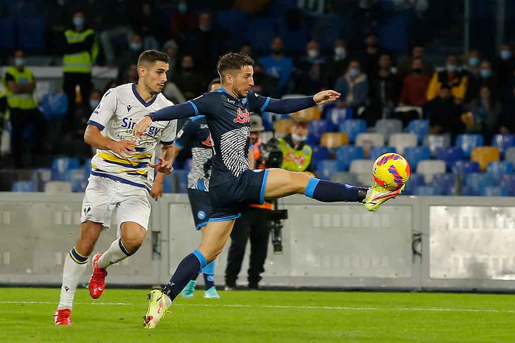 Tiang gawang kembali menjadi musuh utama Napoli yang hampir saja membukukan kemenangan dramatis lewat eksekusi tendangan bebas Dries Mertens pada menit pertama injury time. Skor 1-1 bertahan hingga laga usai.