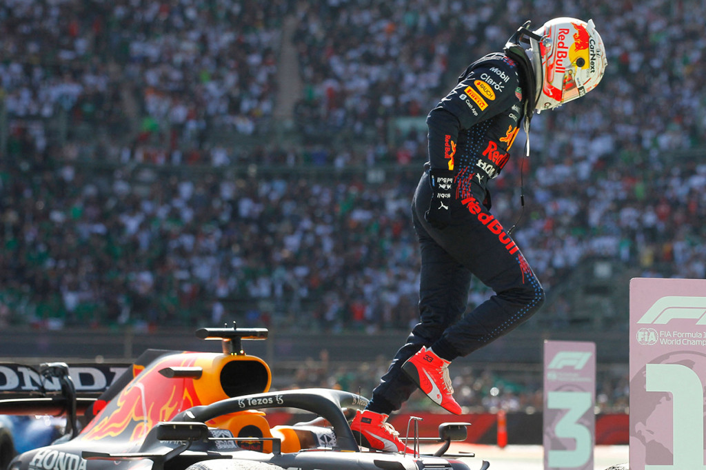 Pembalap Red Bull Honda Max Verstappen meraih kemenangan Formula 1 (F1) GP Meksiko 2021 di Sirkuit Hermanos Rodriguez, Senin, 8 November 2021, dini hari WIB.