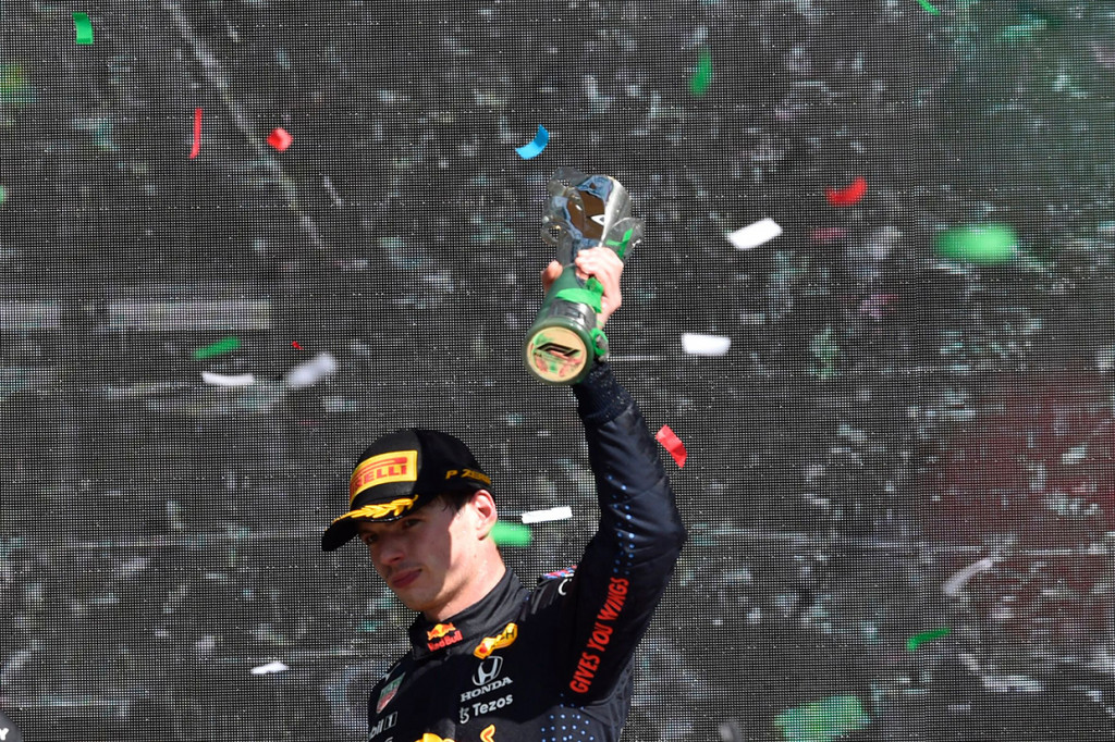 Kemenangan di GP Meksiko ini menjadi yang ketiga bagi Verstappen setelah tahun 2017 dan 2018, serta menjadi kemenangan kesembilan baginya musim ini.