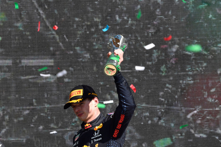 Kemenangan di GP Meksiko ini menjadi yang ketiga bagi Verstappen setelah tahun 2017 dan 2018, serta menjadi kemenangan kesembilan baginya musim ini.
