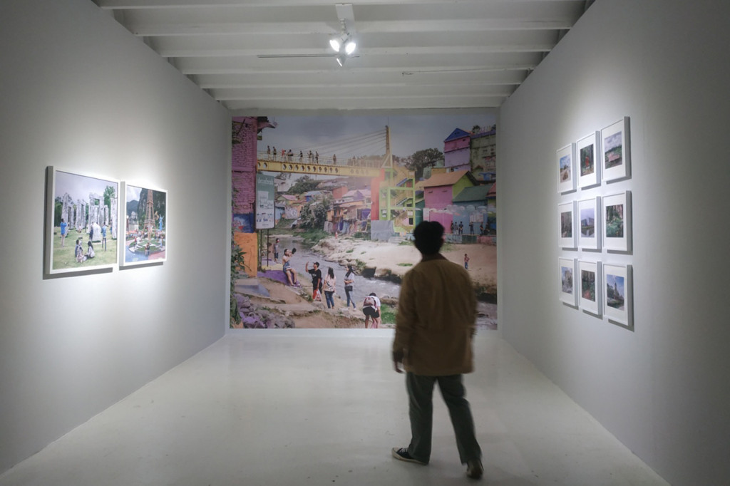 Pameran seni rupa dua tahunan ini mengambil tema RootsRoutes dan digelar di empat lokasi yakni Jogja National Museum sebagai venue pameran utama, kemudian Pameran Arsip Biennale Jogja di Taman Budaya Yogyakarta, Bilik Negara Korea dan Taiwan di Museum dan Tanah Liat dan di IndieArt House.