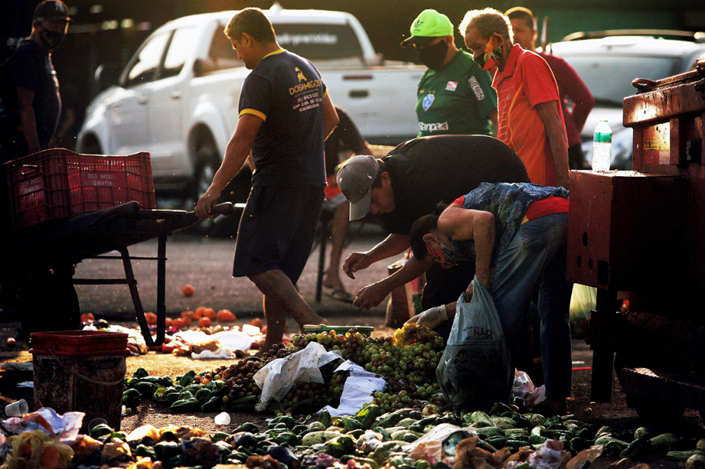 Setelah dianggap sebagai negara berpenghasilan menengah ke atas pada tahun 2014, Brasil kembali dilanda kelaparan.