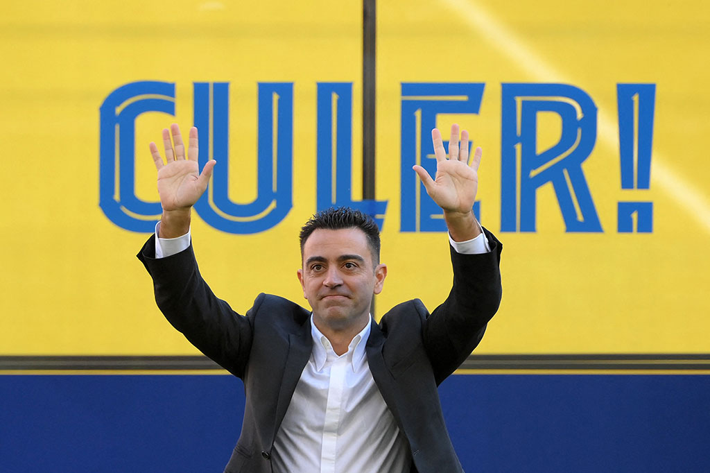 Xavi Hernandez secara resmi diperkenalkan sebagai pelatih baru Barcelona di hadapan suporter di Camp Nou pada Senin, 8 November 2021.