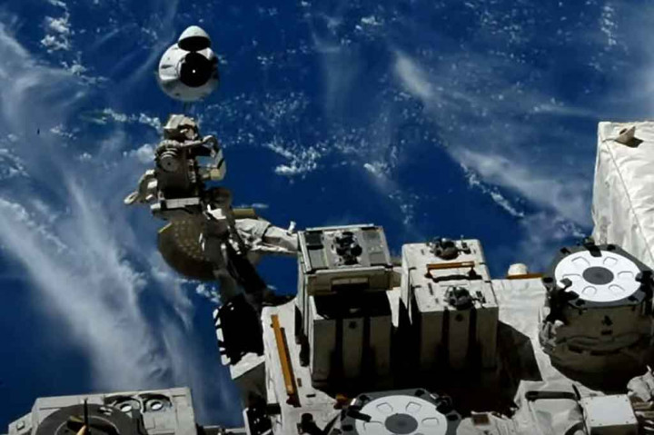 Sebuah kapsul SpaceX yang membawa empat astronaut meninggalkan Stasiun Luar Angkasa Internasional (ISS) menuju Bumi pada Senin, 8 November 2021 waktu setempat, setelah menghabiskan enam bulan di atas pos orbit.