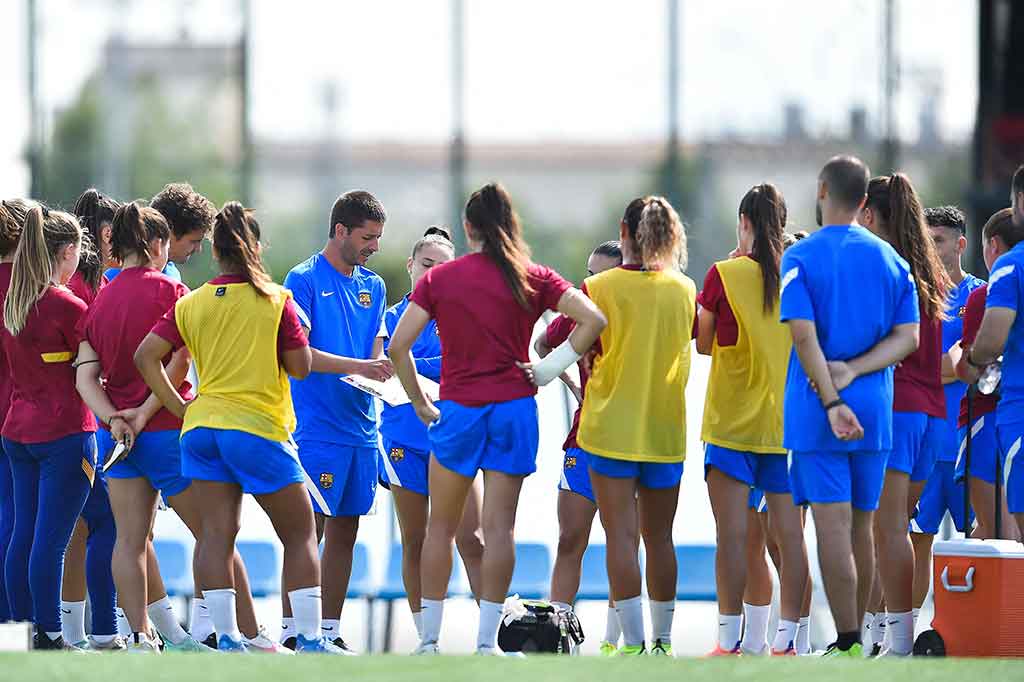 Sejak dibuka pada 1979 sebagai rumah tua di sebelah Camp Nou, La Masia tidak pernah memiliki penghuni wanita. Tapi tim wanita telah mengetuk pintu untuk waktu yang lama, dengan Barcelona Femeni memenangkan Liga Champions, Liga Femenina dan Copa de la Reina musim lalu.