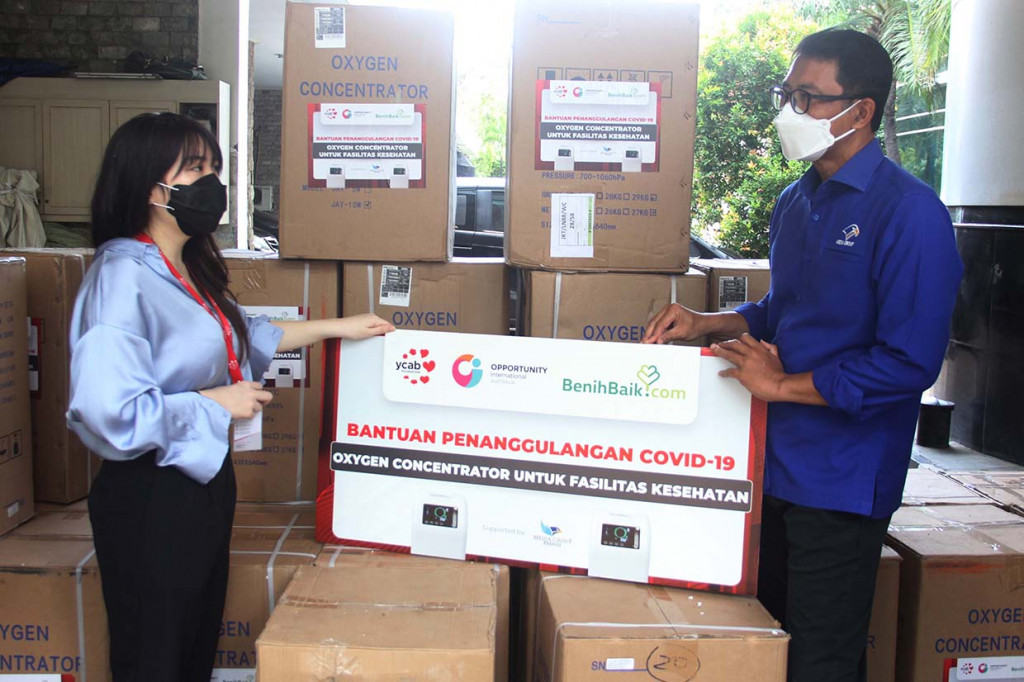 Dompet Kemanusiaan Media Group, BenihBaik.com dan Yayasan Cinta Anak Bangsa (YCAB) akan menyalurkan bantuan 50 unit oksigen konsentrator ke rumah sakit di tiga provinsi yakni Jawa Timur di 4 Rumah Sakit, 3 Rumah Sakit di Jawa Barat dan 3 Rumah Sakit di Bali.