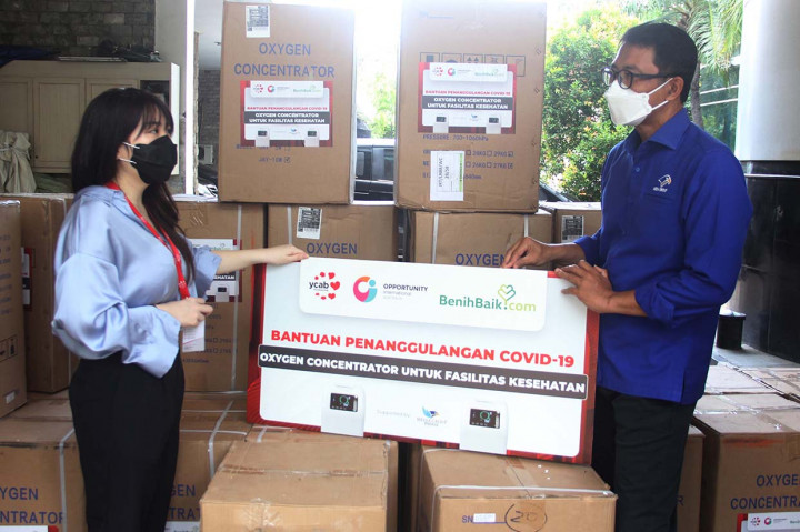 Dompet Kemanusiaan Media Group, BenihBaik.com dan Yayasan Cinta Anak Bangsa (YCAB) akan menyalurkan bantuan 50 unit oksigen konsentrator ke rumah sakit di tiga provinsi yakni Jawa Timur di 4 Rumah Sakit, 3 Rumah Sakit di Jawa Barat dan 3 Rumah Sakit di Bali.