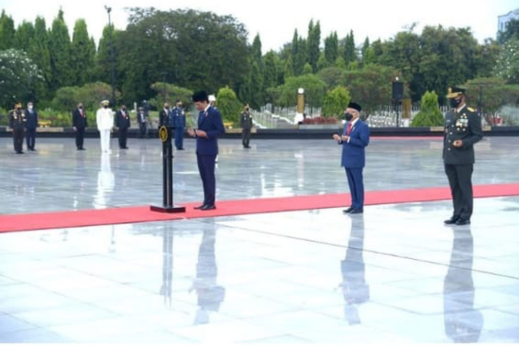 Jokowi selaku Inspektur Upacara memimpin upacara yang dimulai sekitar pukul 08.00 WIB dan digelar dengan penerapan protokol kesehatan ketat. Jokowi kemudian memimpin prosesi mengheningkan cipta.

