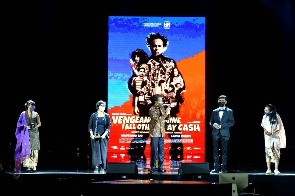 Lebih lanjut, Presiden mengapresiasi empat film Indonesia berturut-turut memenangkan penghargaan tertinggi di festival-festival film terbaik dunia. Pertama, Edwin dengan karya Seperti Dendam, Rindu Harus Dibayar Tuntas, yang menjadi pemenang Golden Leopard Locarno Film Festival. Kemudian, Kamila Andini melalui karya Yuni yang memenangkan Platform Prize Toronto Internasional Film Festival.