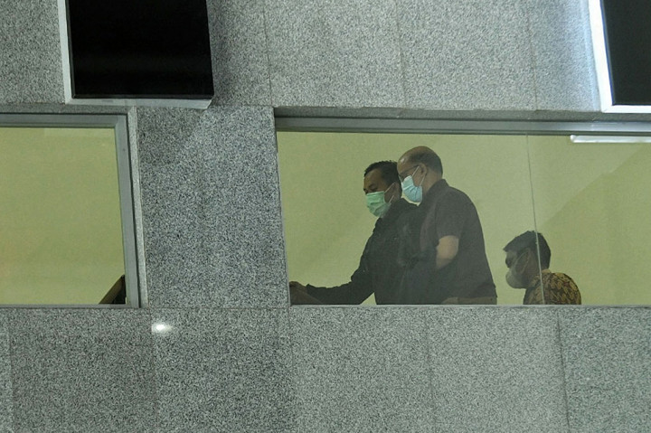 Penangkapan itu, kata Ali, terkait pengembangan kasus dugaan suap perpajakan dengan terdakwa mantan Direktur Pemeriksaan dan Penagihan Ditjen Pajak Angin Prayitno Aji. KPK menilai pegawai pajak tersebut tidak kooperatif selama proses penyelesaian penyidikan kasus yang saat ini sedang dilakukan.