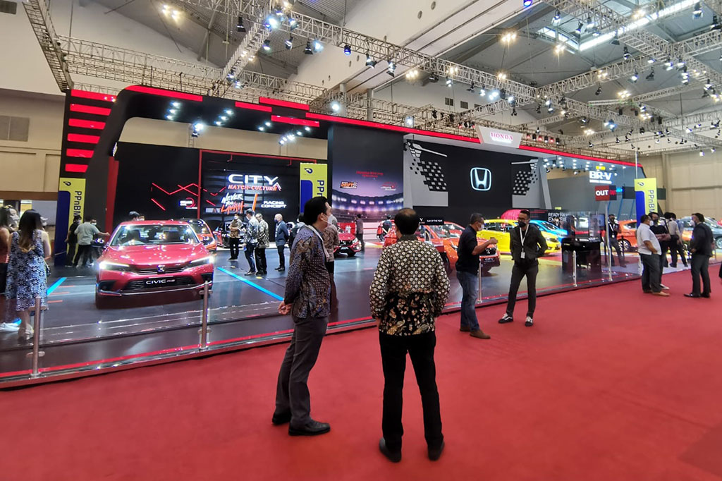 Pameran otomotif Gaikindo Indonesia International Auto Show (GIIAS) 2021 digelar dengan tetap menerapkan protokol kesehatan sesuai arahan pemerintah. GIIAS 2021 dibuka secara resmi oleh Menteri Koordinator Bidang Perekenomian Airlangga Hartanto di ICE BSD, Tangerang, Banten, Kamis, 11 November 2021.
