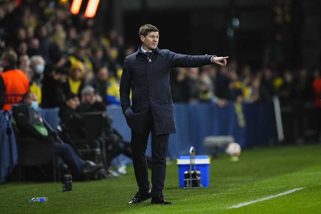 The Villans harus membayar uang kompensasi kepada Glasgow Rangers karena masih terikat kontrak dengan Gerrard sebagi pelatih hingga Mei 2024. Dikabarkan, nilainya berkisar antara 3,25 – 4 juta poundsterling (sekitar Rp 62 – 76 miliar).