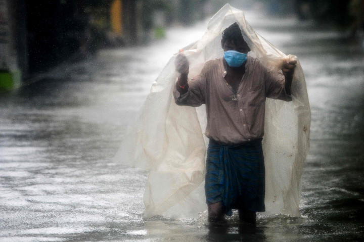 Hujan lebat di India selatan dan Sri Lanka menyebabkan banjir dan longsor yang menewaskan sedikitnya 41 orang, kata pihak berwenang pada Kamis, 11 November 2021, dengan prakiraan cuaca memprediksi hujan akan mereda dalam beberapa hari ke depan.