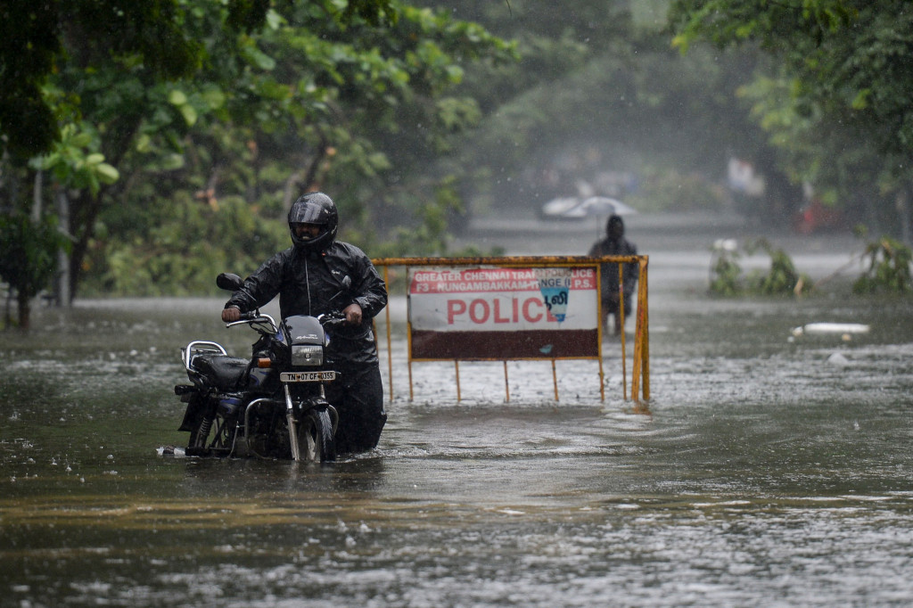 Departemen Meteorologi India memperkirakan bahwa hujan ringan hingga menengah mengguyur sebagian besar wilayah yang terkena dampak, dengan disertai banjir di beberapa ruas jalan dan di area dataran rendah.
